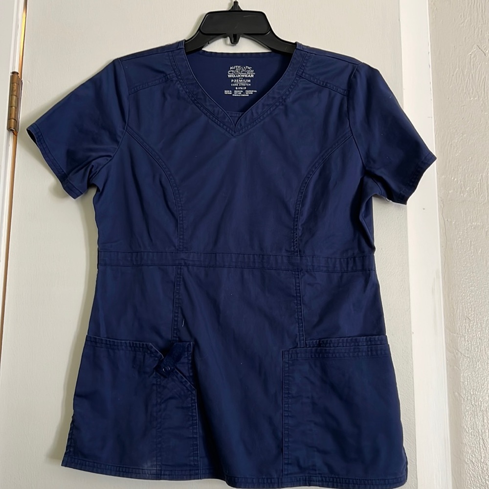 Cherokee core stretch scrub top. Navy blue.